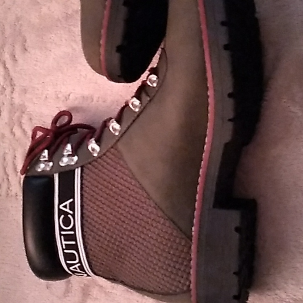 Boots - Picture 2 of 5